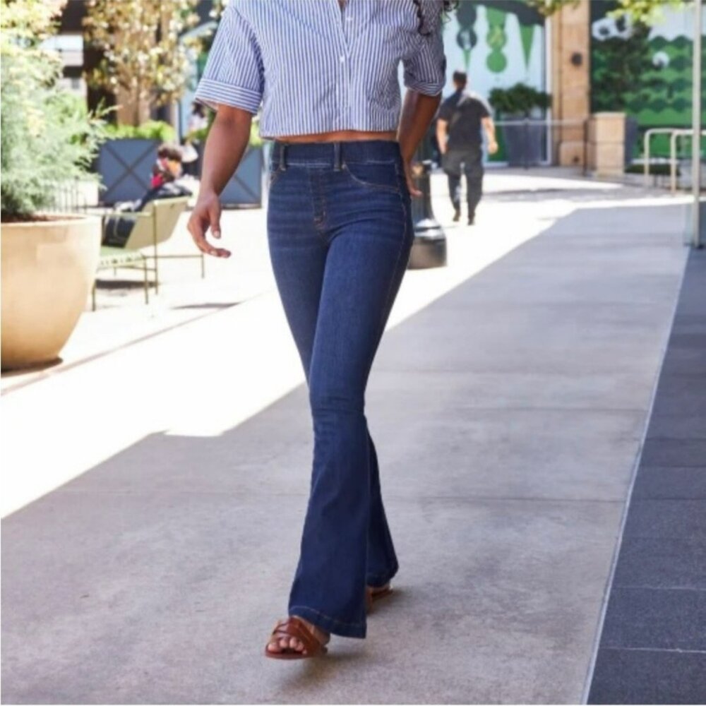 Spanx Flare Mid-Rise Blue Denim Jeans Womens Medium Stretchy Wide-Leg Blue